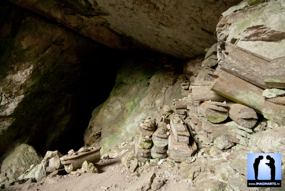 Cimetière dans une grotte à Sagada Philippines
